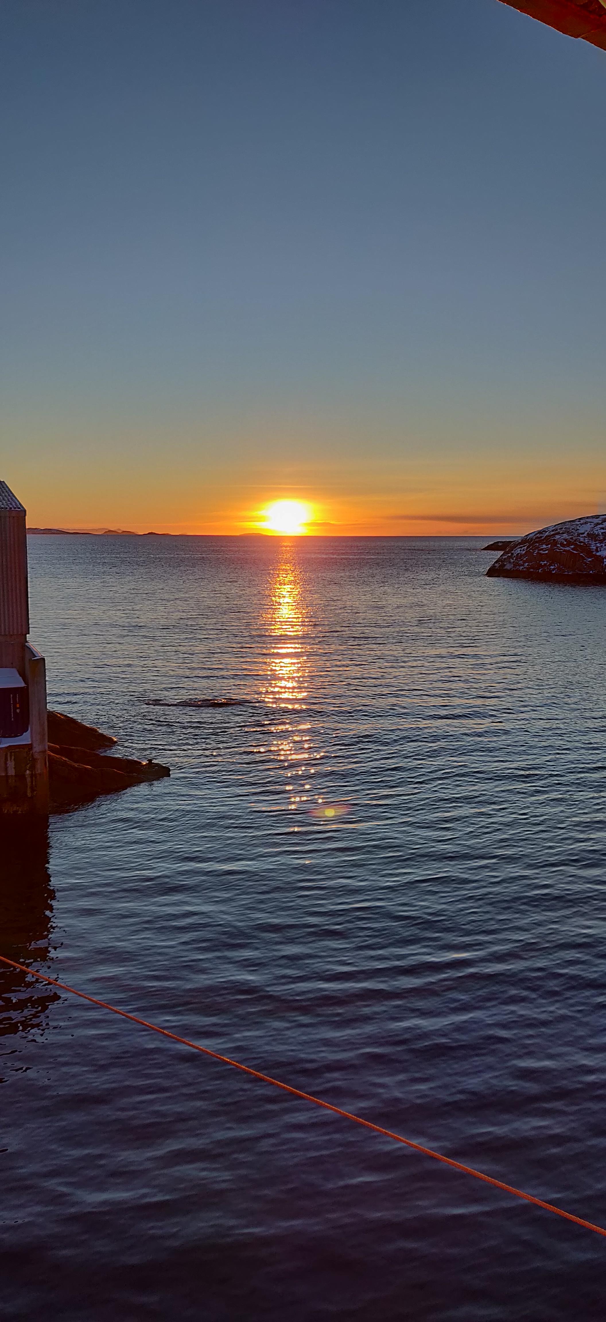 02. Trosse sol, Maniitsoq Grønland.jpg